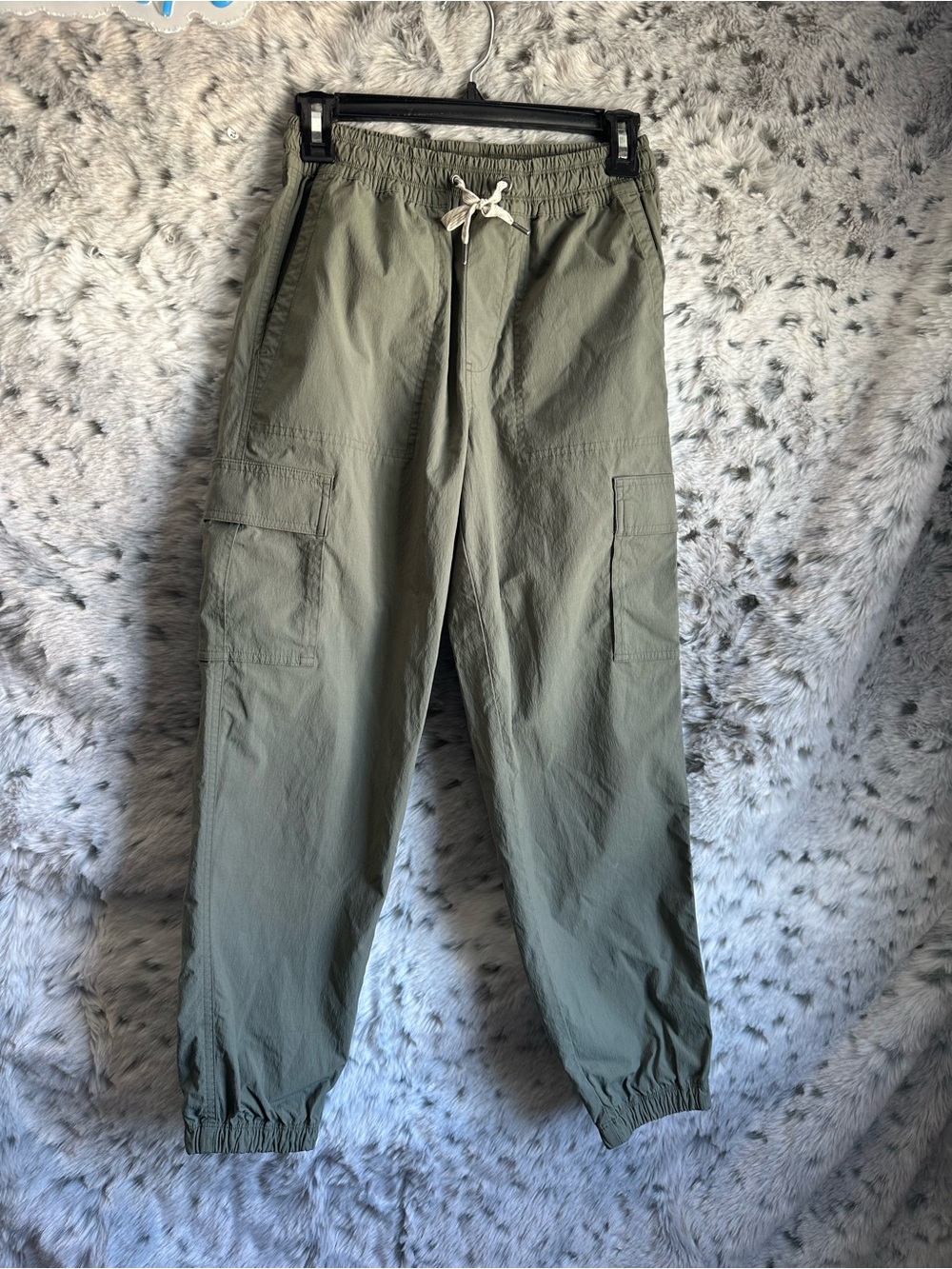 273. Vuori Birch Joggers Army Green sz xs  nwot